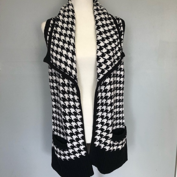 Chico's Sweaters - Chico’s Houndstooth Nadija Vest Sleeveless Size 1